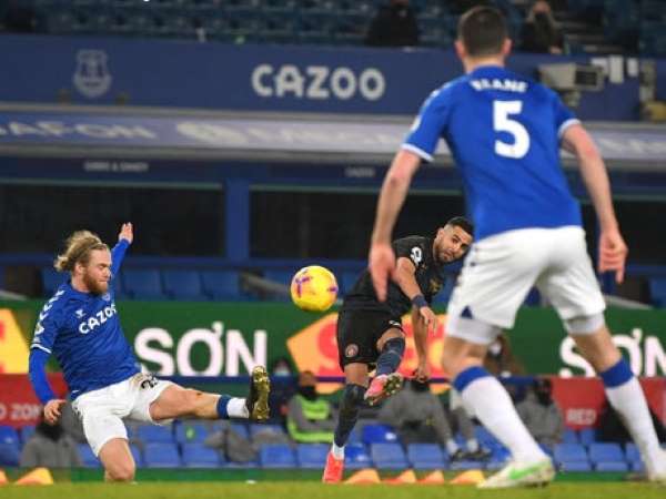 Tin bóng đá 18/2: Man City đánh bại Everton, xây chắc ngôi đầu