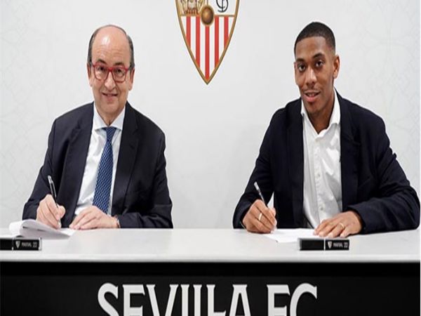 Tin bóng đá trưa 26/1: Martial chính thức cập bến Sevilla