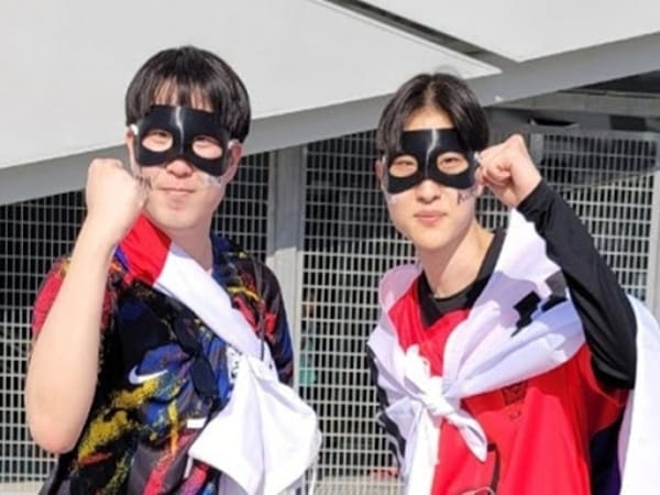 Người hâm mộ bắt “trend” đeo mặt nạ tiếp sức mạnh cho Son Heung Min