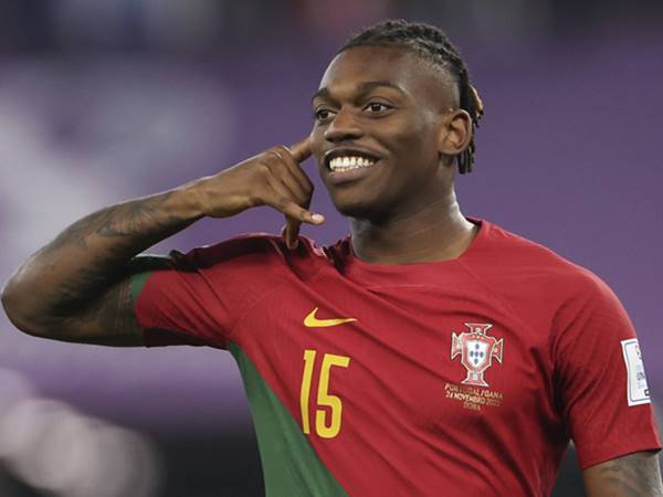 Tin bóng đá 24/8: AC Milan khẳng định tương lai của Rafael Leao