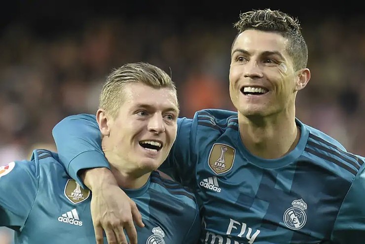 Bóng đá 03/10: Kroos nói Ronaldo sở hữu “cơn nghiện tích cực”